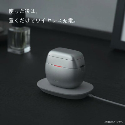 充電台に置いてワイヤレス充電するラムダッシュ パームインPRO ES-P680U-S
